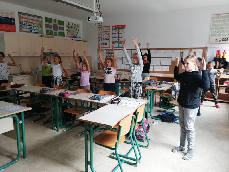 Gibamo se tudi med poukom