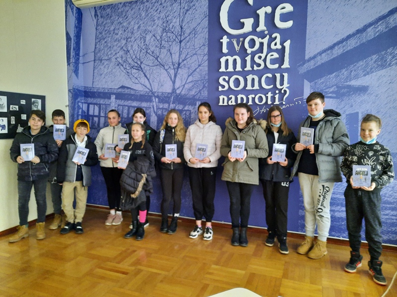 Dragatuški sedmošolci so rasli s knjigo