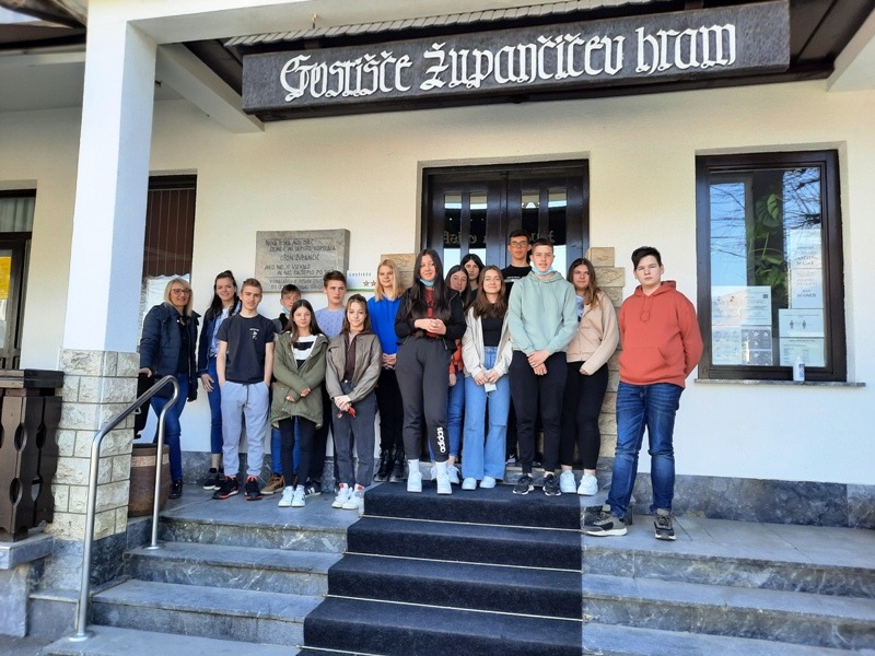 Devetošolci OŠ Dragatuš so se učili v Župančičevem hramu