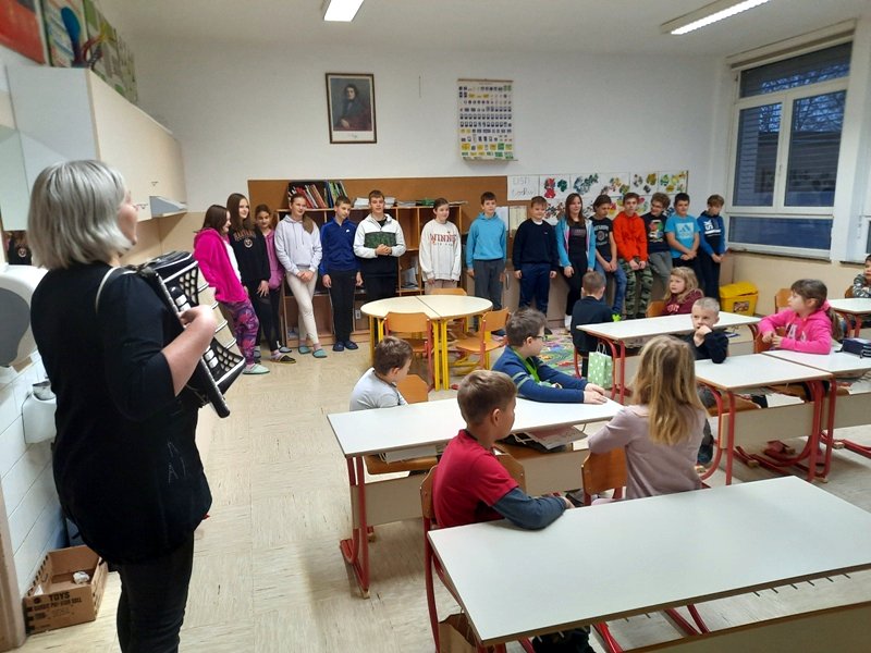 Medgeneracijsko branje med 2. in 7. razredom