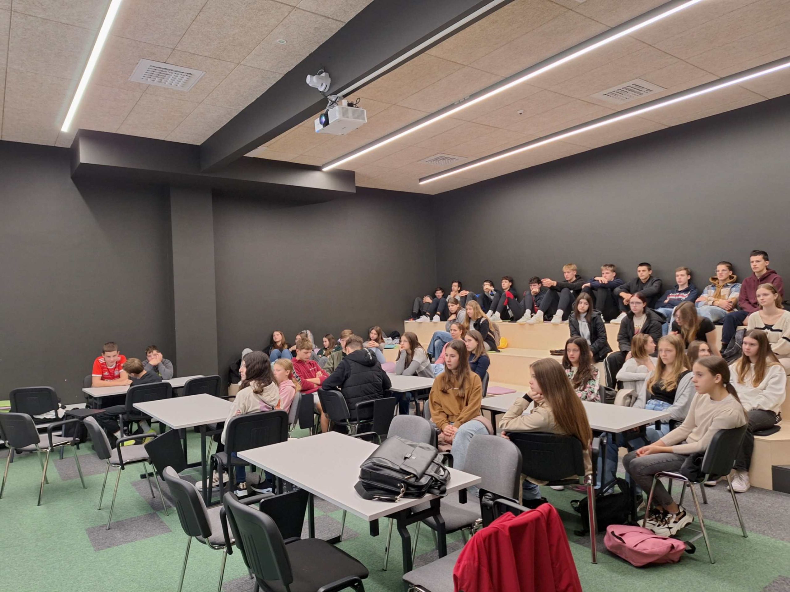 UČENCI OŠ DRAGATUŠ PRVIČ NA START UP VIKENDU
