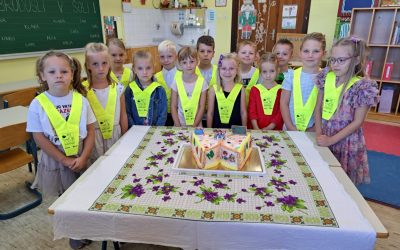 Prvi šolski dan in gledališka predstava Desni žepek